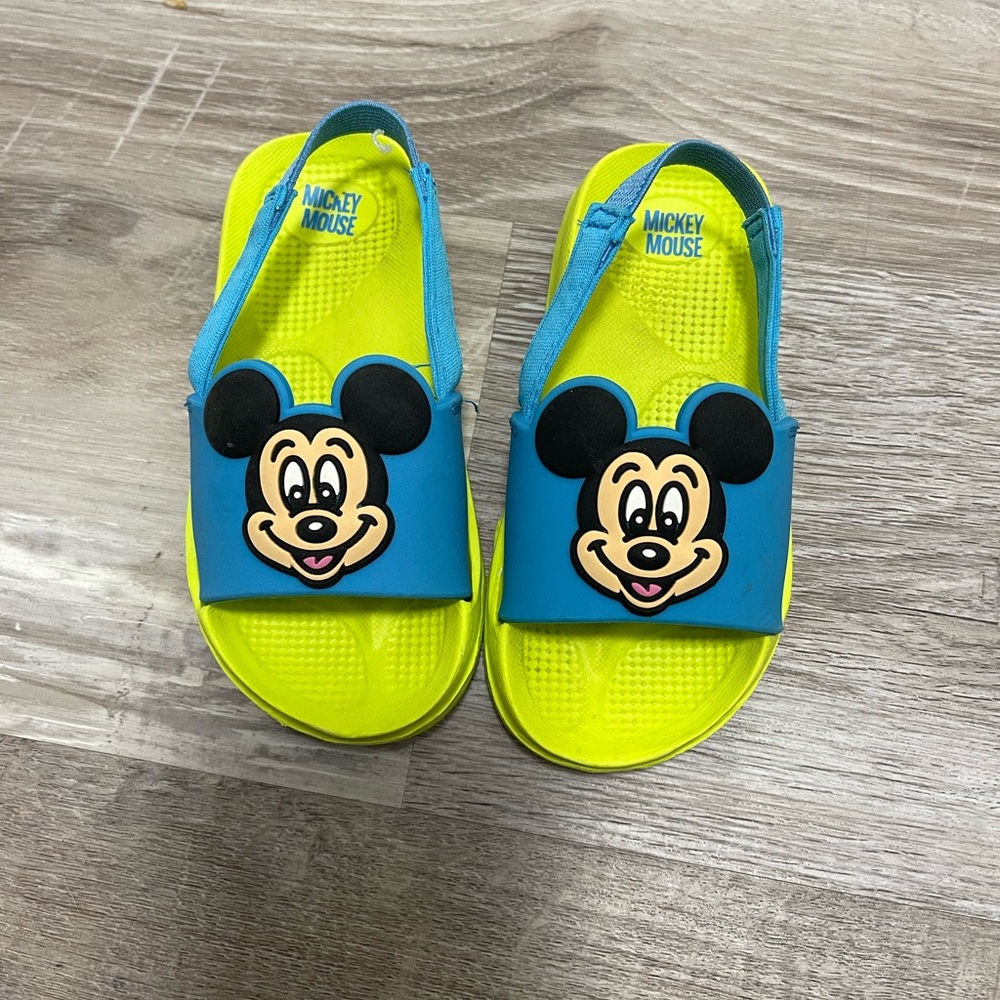 Infant Mickey sandals size 5/6